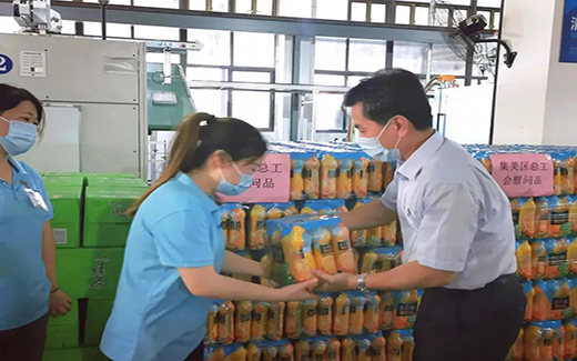 送清涼啦！集美區(qū)區(qū)委書記何東寧一行慰問美科一線職工